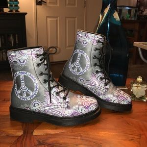 YES WE VIBE silver peace combat boots